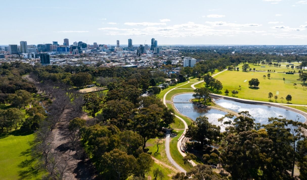 Weed in Adelaide (2026): Legal Setting, Enforcement Culture, and Visitor Guidance