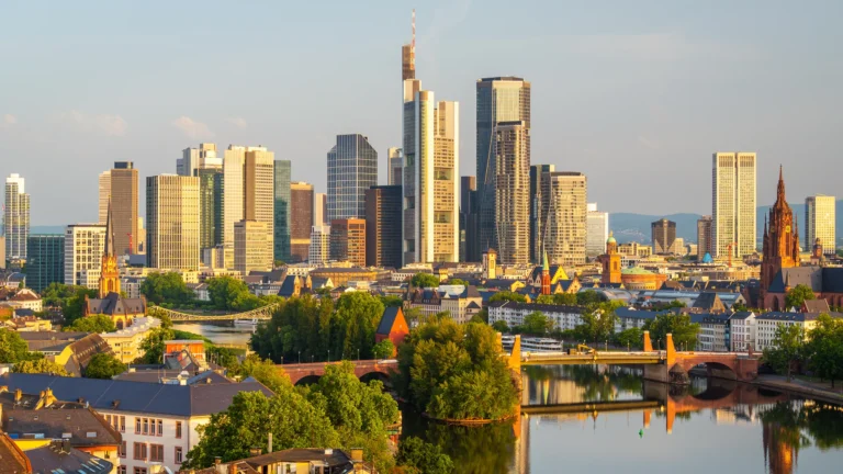 Weed in Frankfurt (2026): Cannabis 420 Laws, Enforcement Overview, and Visitor Guidance