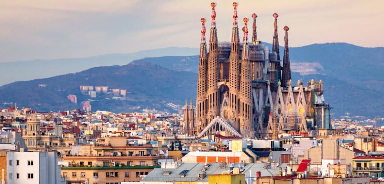 Weed in Barcelona (2026): Cannabis 420 Laws, Enforcement Insights, and Visitor Tips