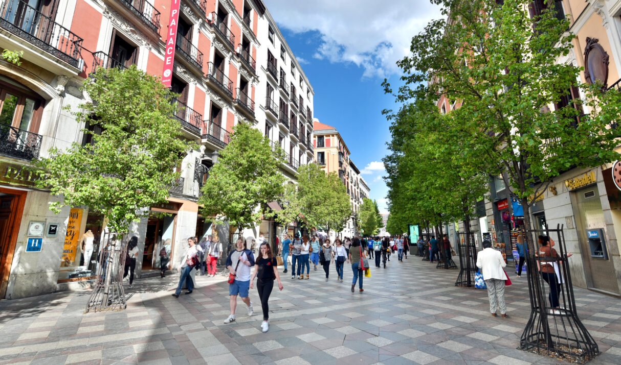 Weed in Madrid (2026): Cannabis 420 Laws, Local Enforcement, and Visitor Insights