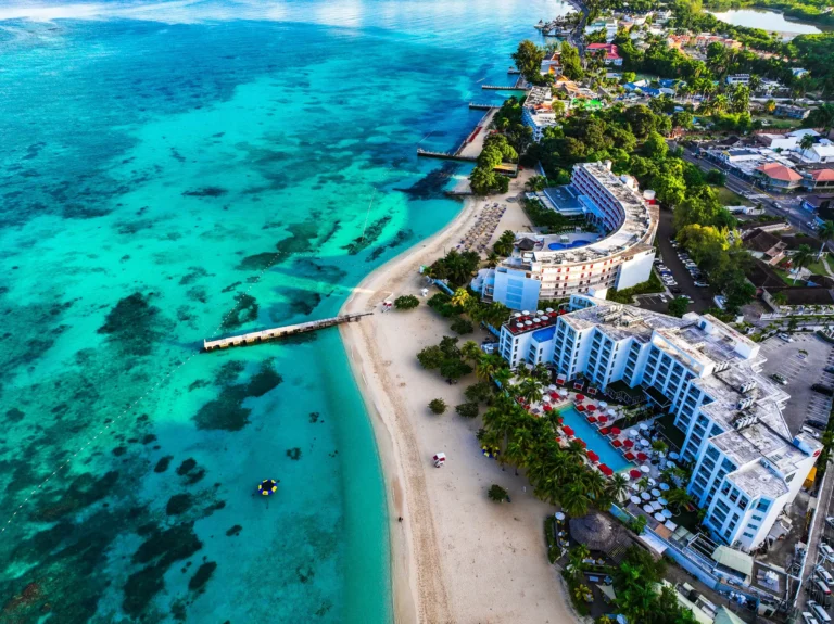 Weed in Jamaica (2026): Cannabis 420 Rules, Island Enforcement, and Traveler Insight
