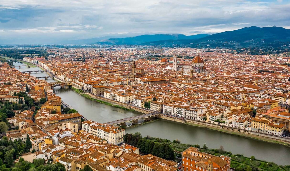 Weed in Florence (2026): Legal Framework, Cultural Reality, and Visitor Guidance