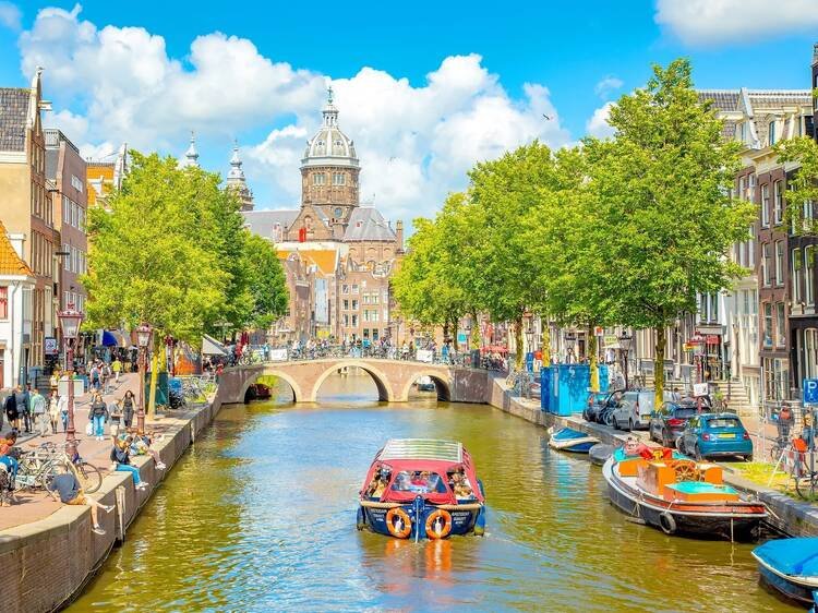 Weed in Amsterdam (2026): Legal Reality, Local Practice, and Visitor Guidance